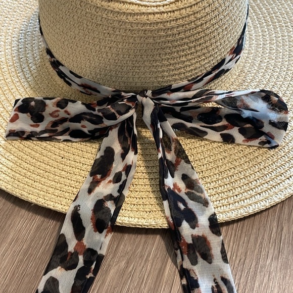 Vince Camuto Women’s Wide Rim Hat Bow Animal Print Scarf Detail - Picture 3 of 12